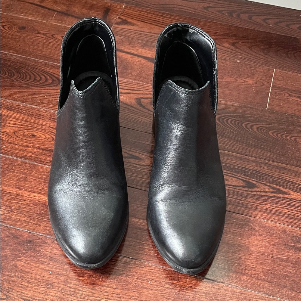Kaanas Black Ankle Booties